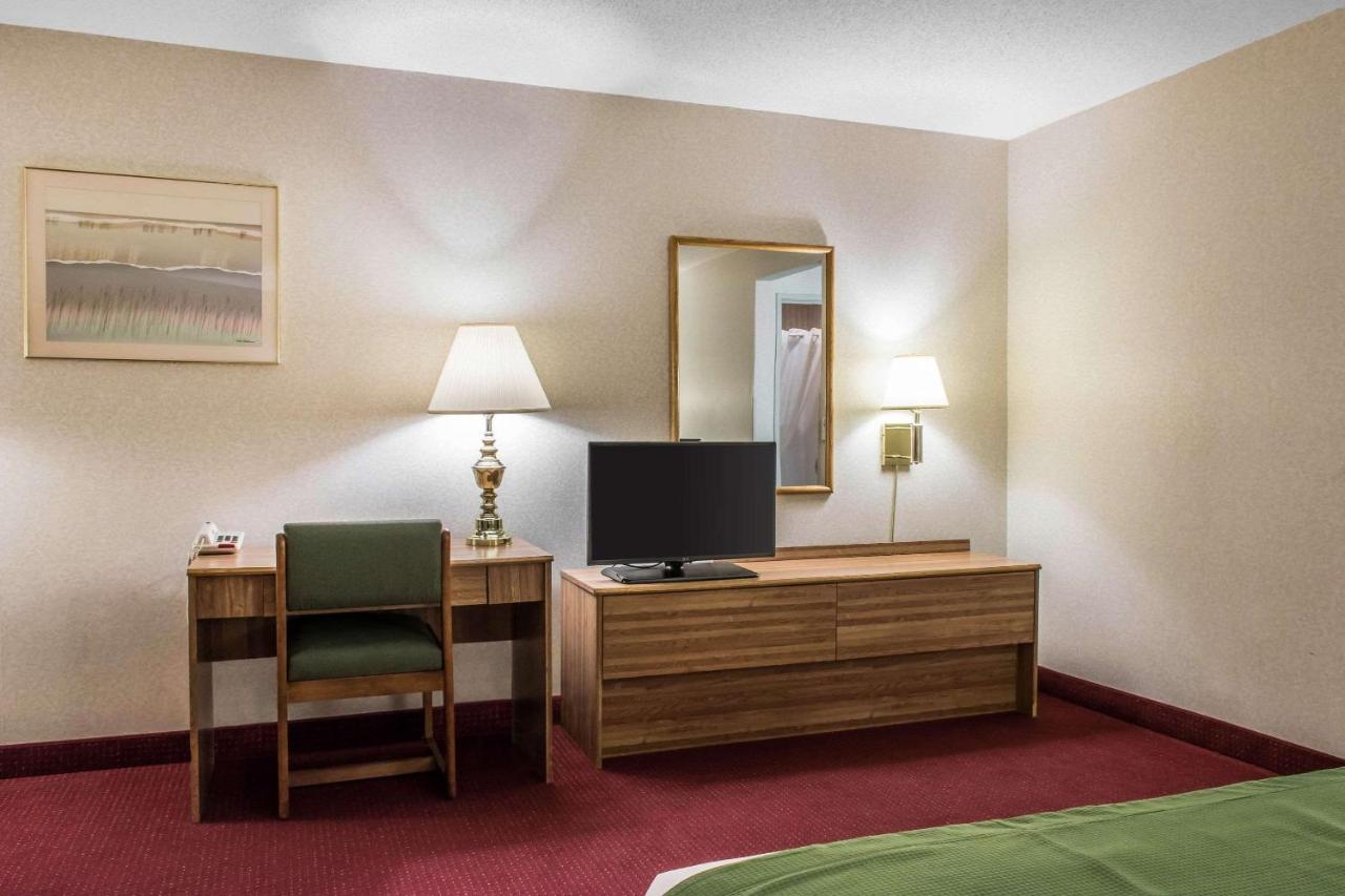 Quality Inn Arena Wilkes-Barre Bagian luar foto